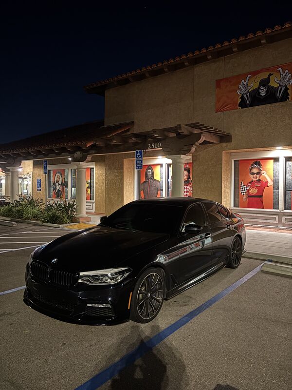 2017 BMW 540i front view showing the iconic kidney grilles and LED headlights